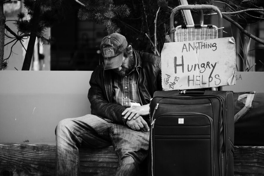 ¿Has pensado en el por qué nos quieren pobres?